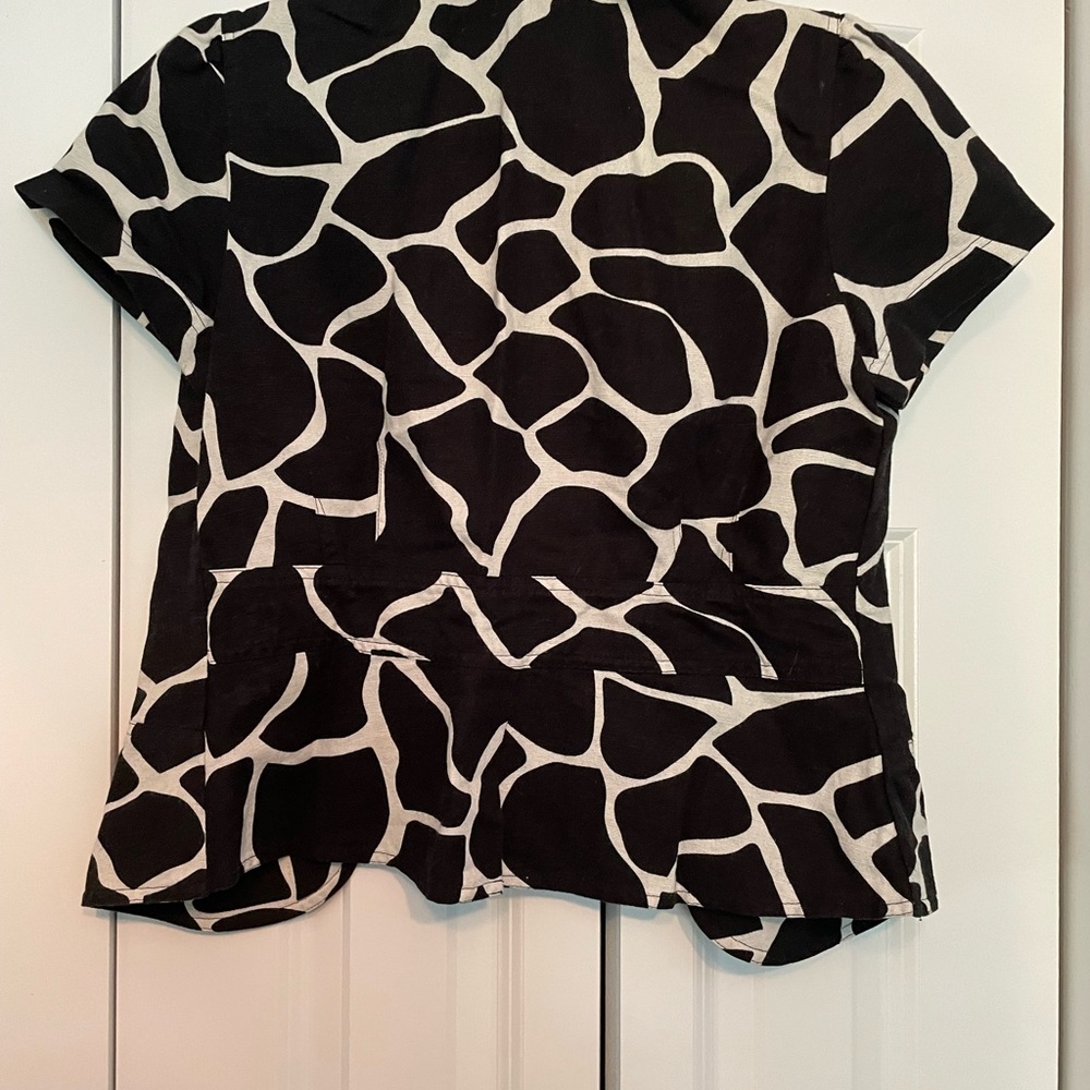 White House Black Market short sleeve blazer/jacket - Picture 4 of 4